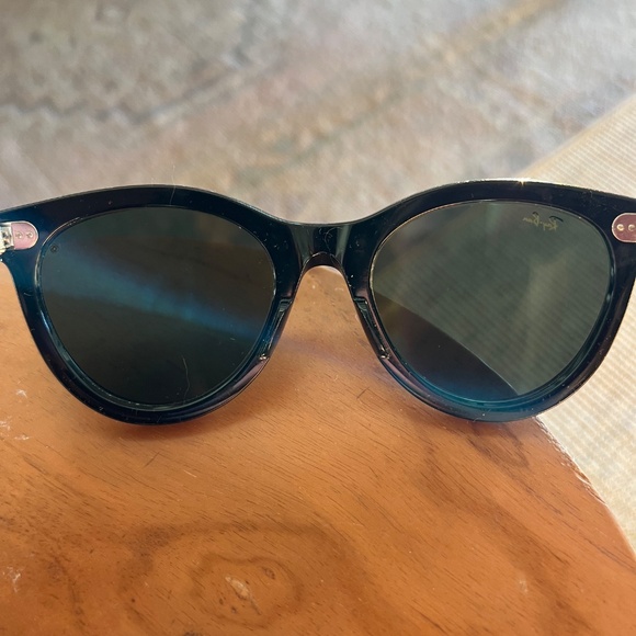 Ray-Ban Wayfarer Way Sunglasses - Picture 5 of 8